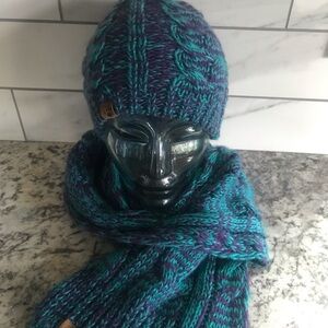 NWOT Bearpaw Beanie & Scarf Set